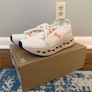 ON Men's White and Orange Athletic Shoes